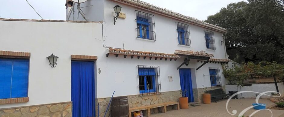 Country House, Home and Income in Alfarnate – Ref: XL3933
